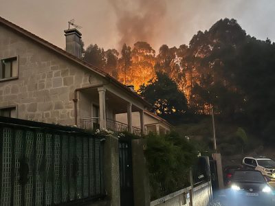 La imprudencia de un vecino, origen del fuego que rozó viviendas en Vilaboa