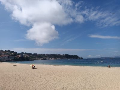 Cerrada al baño la playa de Bueu de nuevo por contaminación