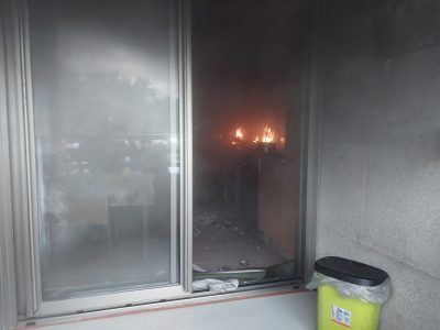 El incendio de una freidora obliga a desalojar un edificio en Cangas