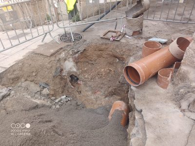 Retómanse as obras en Pedreiras de Abaixo coa instalación do novo colector
