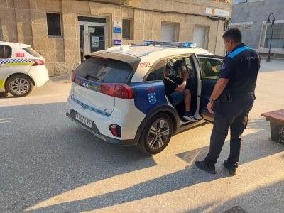 Una pelea multitudinaria deja un detenido y varios heridos en Cangas