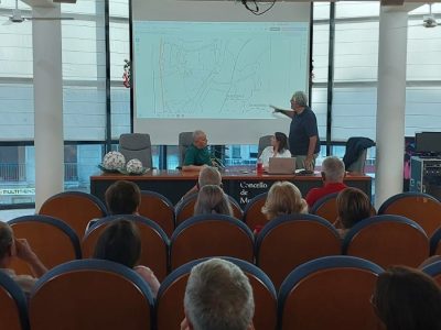 El gobierno local aclara las dudas de los vecinos de Vilela sobre la modificación puntual del PXOM