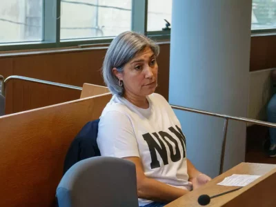 AV reivindica el derecho a la democracia y exige la «rectificación inmediata» a los tres alcaldes