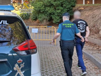 Peligrosa y temeraria huida de un padre cuando acudía a recoger a su hija al colegio