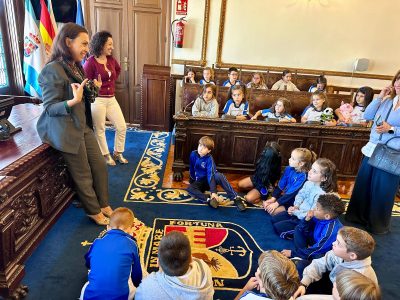 Os alumnos do CPR La Inmaculada coñecen o Concello
