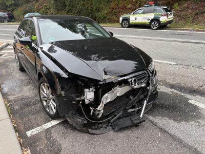 Dos heridos y tres coches implicados en un aparatoso accidente en Moaña