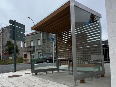 Instalada unha nova marquesiña no “Cruce do Paraíso”, en Coirados