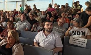 Chapela non asiste á “sinatura da morte do comercio e do aparcadoiro de Pazos Fontenla”