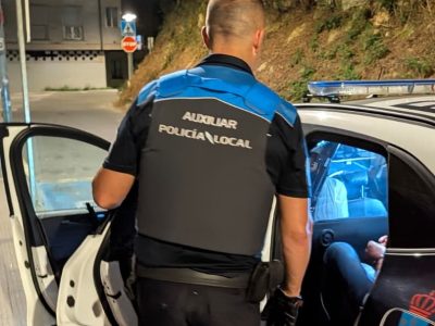 Detenido un moañés por agredir a tres agentes y amenazar con «matar a todos los policías»
