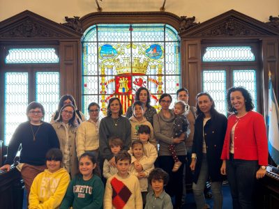 Reunión coas familias do CEIP Sequelo para tratar de mellorar a seguridade nos accesos e escoitar as súas demandas