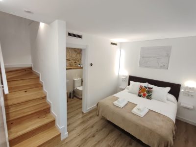 Nueva vida para el astillero de traíñas de Enrique Ferradás: de carpintería de Ribeira a apartamentos turísticos