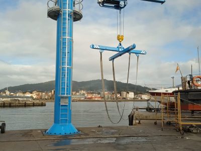 A Consellería do Mar concedeu unha axuda á Confraría de Cangas para a substitución do guindastre pluma do varadoiro