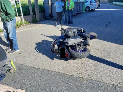 Herido un motorista al chocar contra un coche en Meira