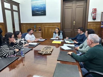 A alcaldesa reúnese coa renovada Asociación Veciñal de San Xulián