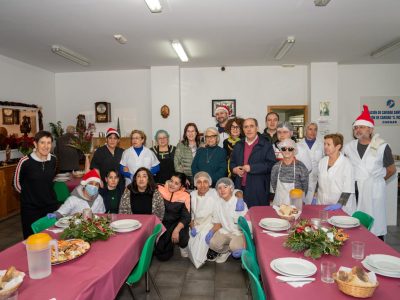 Menú especial de Nochevieja en el Comedor Social de Cangas