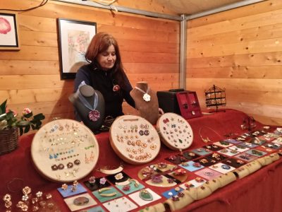 Once propostas artesanais e gourmet dan vida ao Mercadiño de Nadal en Figueirido