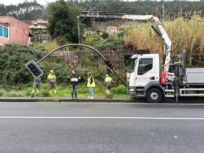 O Concello de Vilaboa repón os módulos semafóricos da N-554 trala súa renovación integral