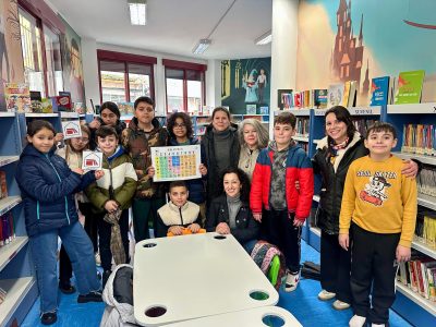 Os ‘peques’ coñecen a Biblioteca Municipal