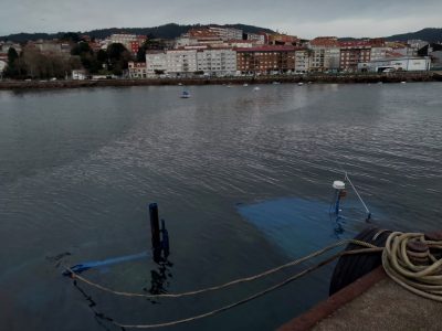 Se hunde un bateeiro en el muelle de A Mosqueira de Moaña