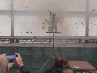 La lluvia chafa la salida de San Amaro pero no salva al muñeco