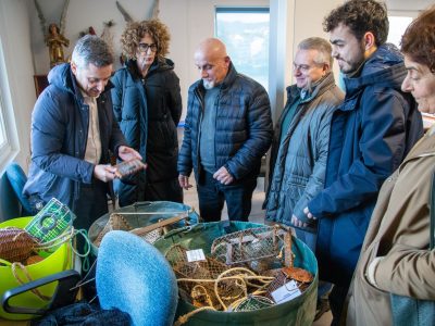 Os deputados Manuel Santos e Loli Hermelo esixen ao Goberno central que asuma as súas competencias e flexibilice o regulamento pesqueiro