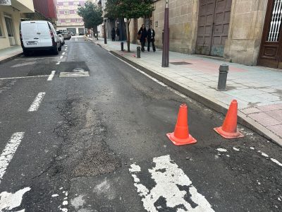 Unha batería intensa de bacheos urxentes: o Concello fai frente aos danos dos temporais e estuda outras pavimentacións máis estensas