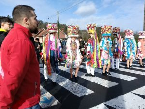 O Entroido de Cobres sorprende co novo baile «Riomaior» na presentación por barrios