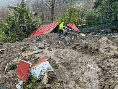 Un talud se traga una vivienda en Moaña y sepulta a un vecino