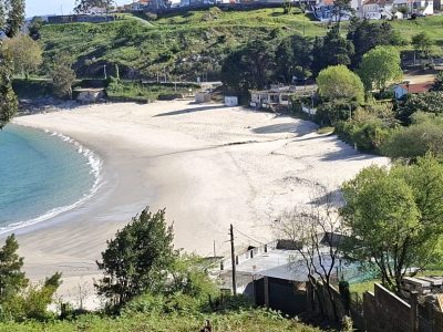 As praias de Marín póñense a punto para o bo tempo da Semana Santa