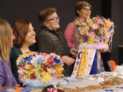 Vilaboa homenaxea no 8M ás mulleres que sosteñen o Entroido de Cobres