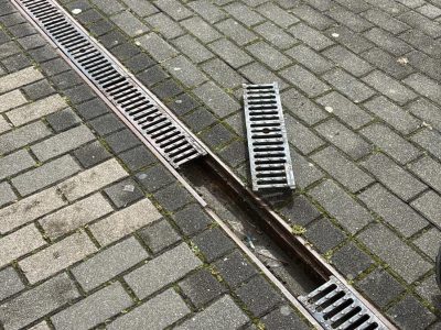 Reclaman al tripartito un plan urgente para actuar en las aceras de Cangas: «Es una situación límite»