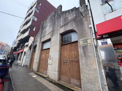 El tripartito castiga a los vecinos de “Pedra Alta” echándolos de un local municipal