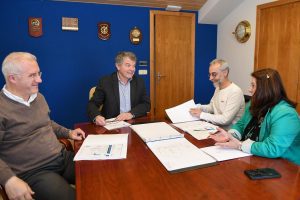 Portos y Concello de Cangas colaborarán para reparar la nave del club de remo Vila de Cangas