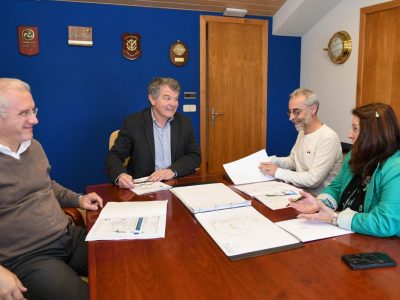 Portos y Concello de Cangas colaborarán para reparar la nave del club de remo Vila de Cangas
