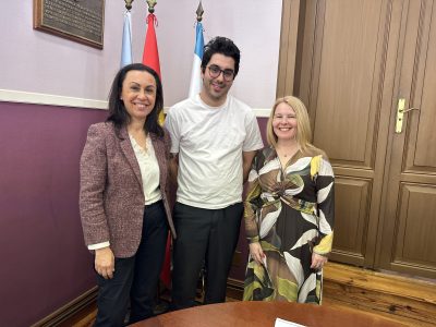 A alcaldesa recibe ao chef Marcos Area, candidato a proclamarse como o mellor de Galicia