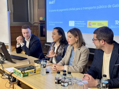 O IES Chan do Monte acolle un acto de promoción da nova aplicación de mobilidade MoBT para pagar con tarxeta no bus