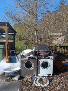 El área recreativa de Chans, de paraíso natural a vertedero