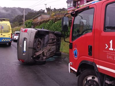 Herido un cangués tras volcar su coche en Coiro