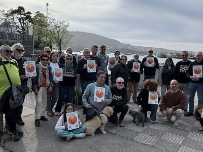 Emoticonos contra los vertidos en Aldán