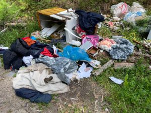 Aldán vuelve a llenarse de basura