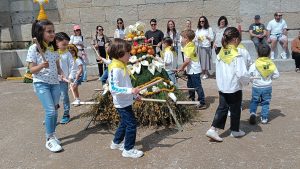 Vilaboa celebra el Festival do Maios cheo de humor, crítica e creatividade