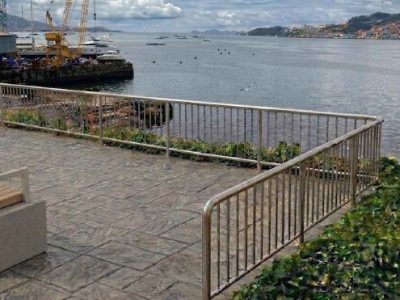 Un mirador en O Cocho y una senda peatonal en A Borna