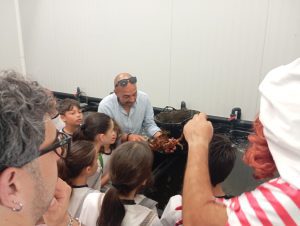 Aprender el mar desde dentro: jornada educativa en la Lonja de Cangas