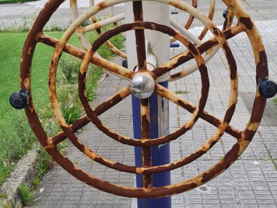 Reclaman un plan de mantemento e mellora urxente dos parques infantís de Bueu ante o seu evidente deterioro e risco para os usuarios