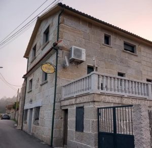 Macro redada contra el tráfico de drogas en una casa de Vilaboa
