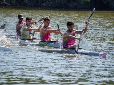 Brais Sánchez, con pe e medio en Rumanía tras proclamarse campión absoluto sénior K2 no Campionato de España