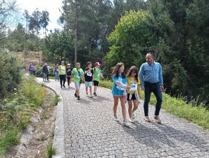 Alumnado do CIP Riomaior pecha o ciclo e impacto na contorna cunha andaina solidaria ás Salinas