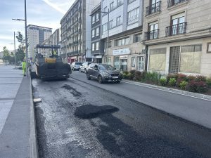 Mellorado o asfalto da Avenida de Ourense e próximamente a Xunta actuará no de Rúa da Ponte