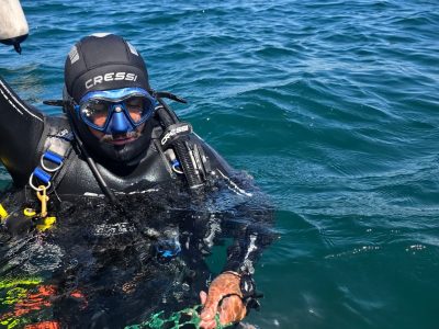 Rescatan miles de huevas en la Ría de Aldán