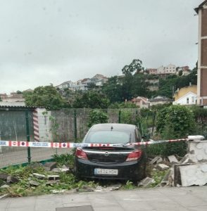 Sano y salvo tras acabar su coche en una ‘veiga’ de Moaña